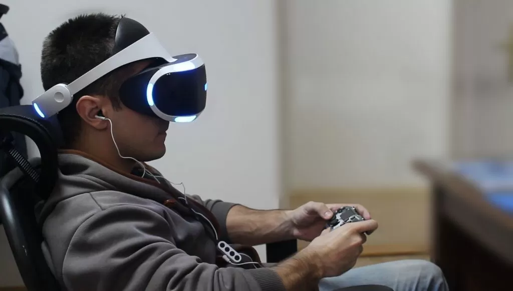 playing-playstation-vr