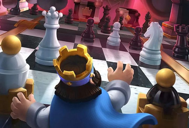 Clash Royale Capture the Queen in Two Moves